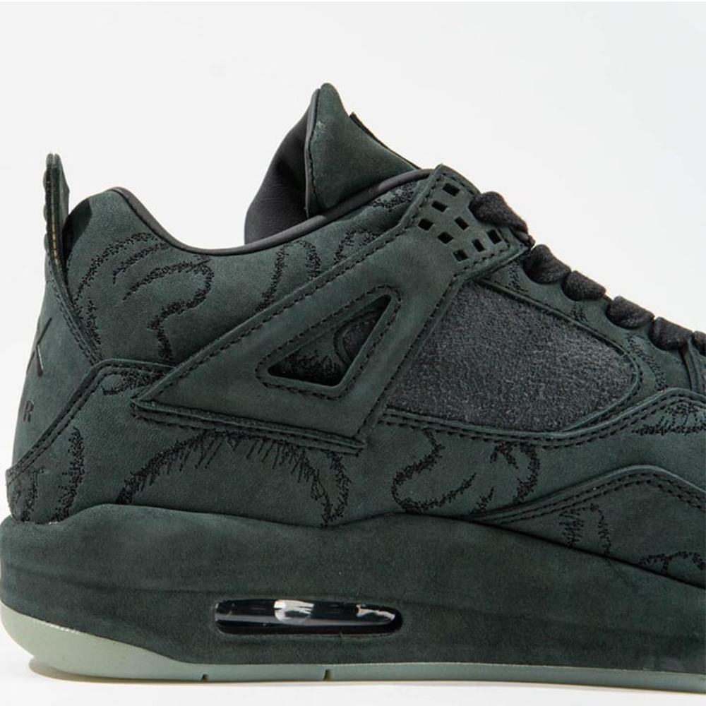 Nike Air Jordan 4 Retro "Kaws Black"